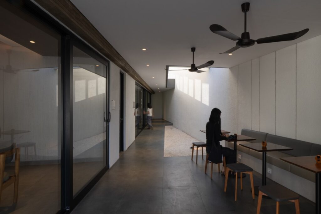 4. Anon Cafe morning